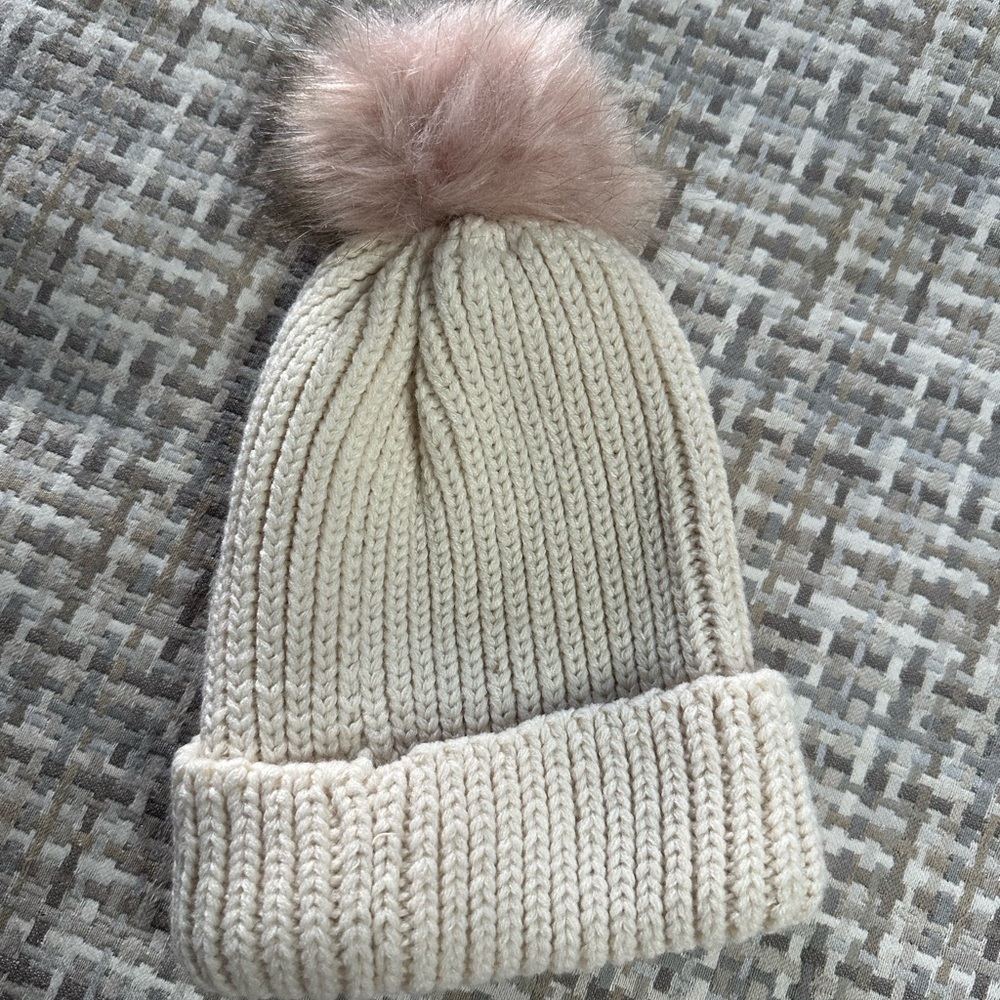 Steve Madden Cream Knit Beanie and Pink Crossbody Bag - Picture 3 of 9